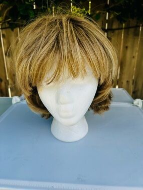 Short Layered Women's Wig with Soft Bangs - Light Brown